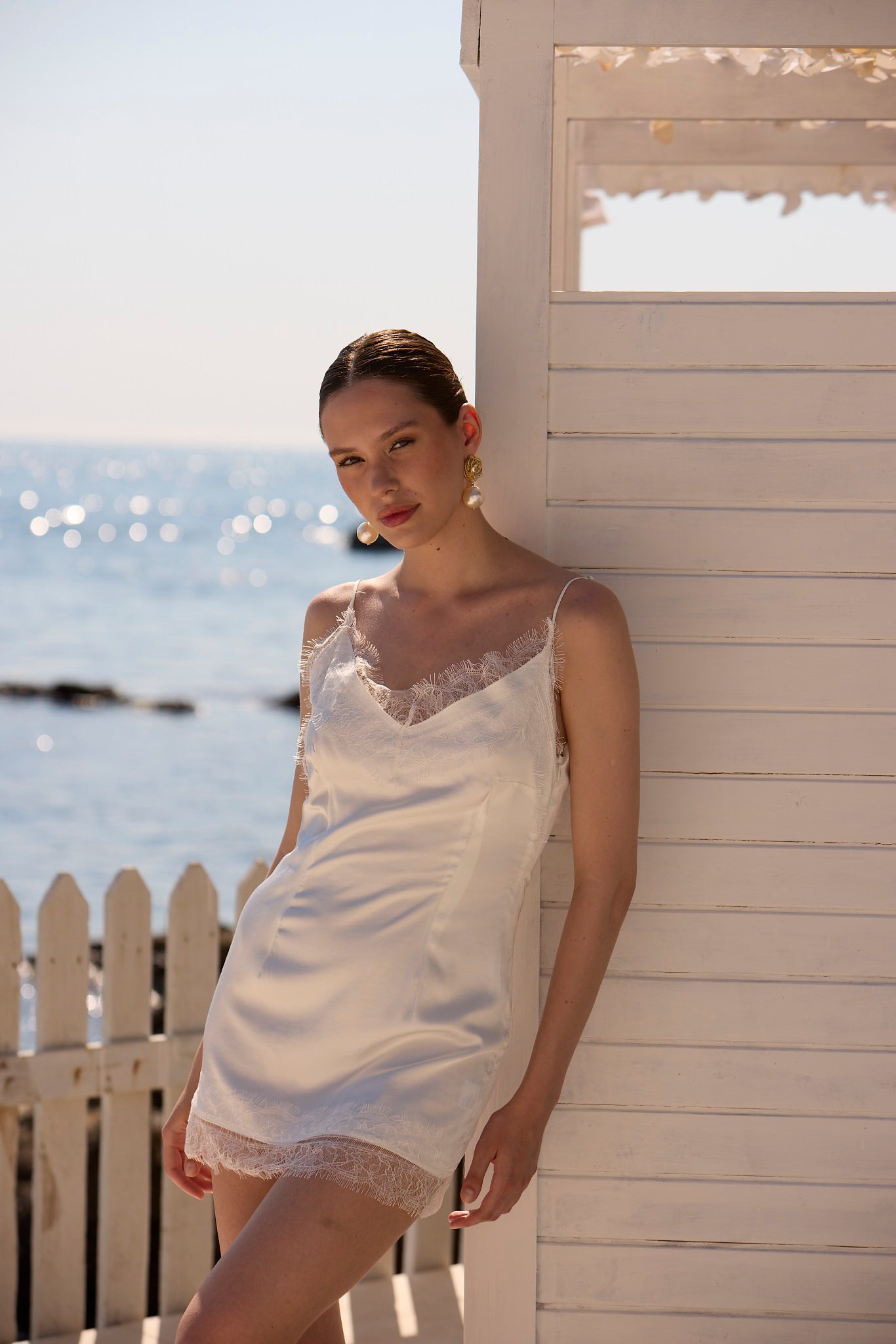Rochie Scurta Clara alba cu insertii de dantela chantilly