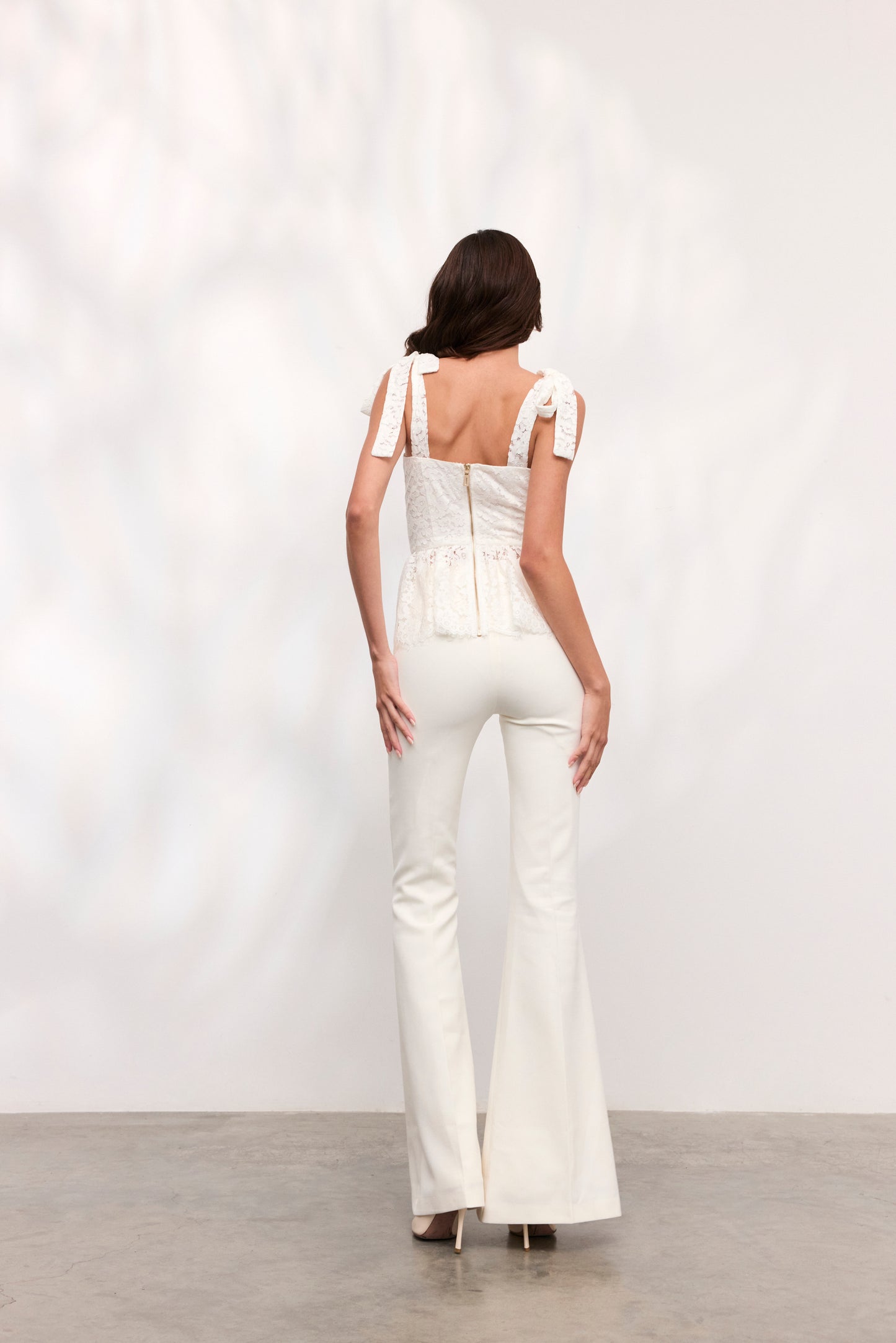 Pantaloni Freesia din crep alb