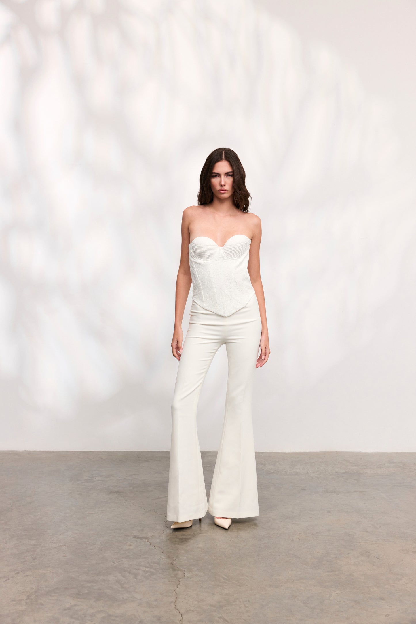 Pantaloni Freesia din crep alb