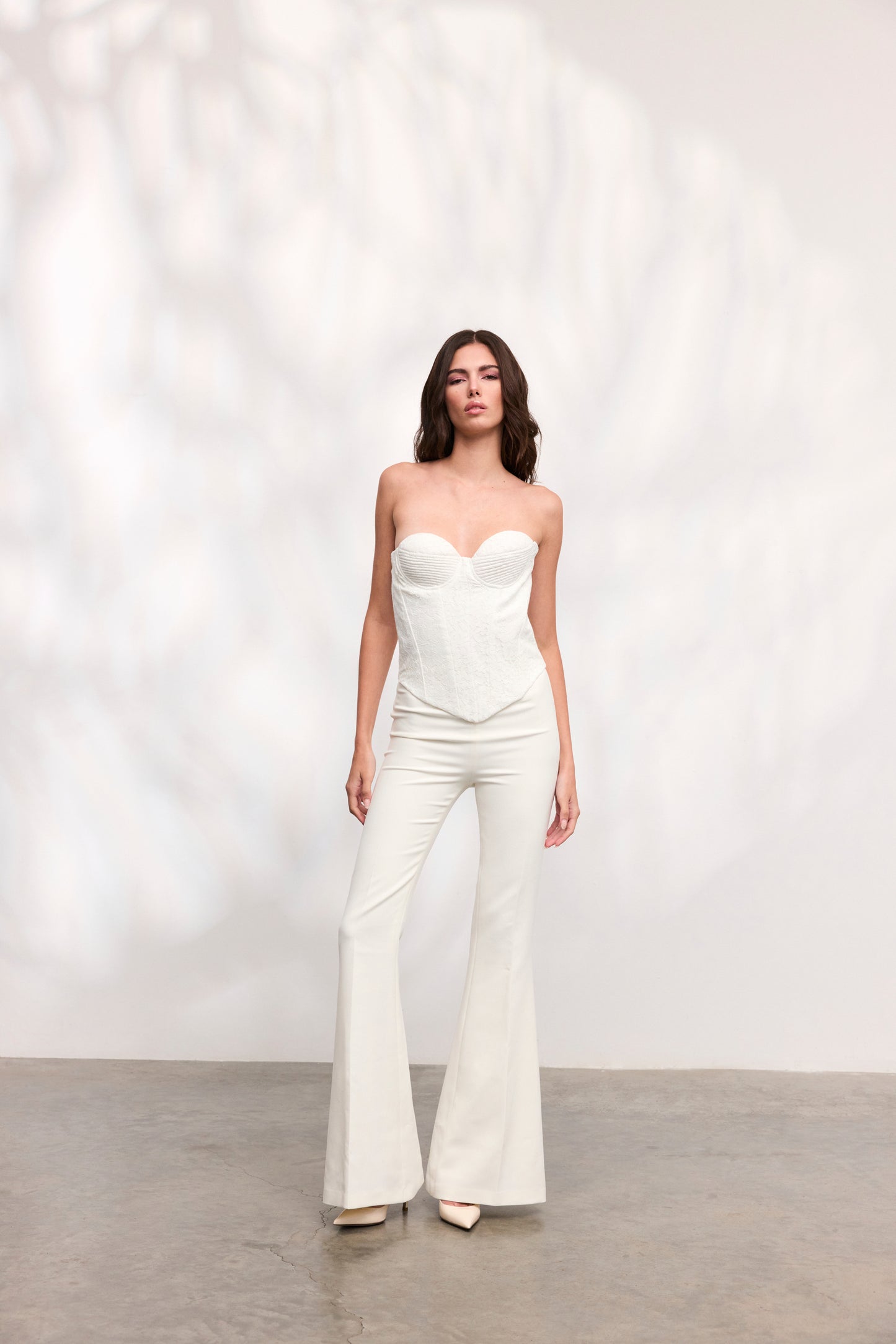 Pantaloni Freesia din crep alb