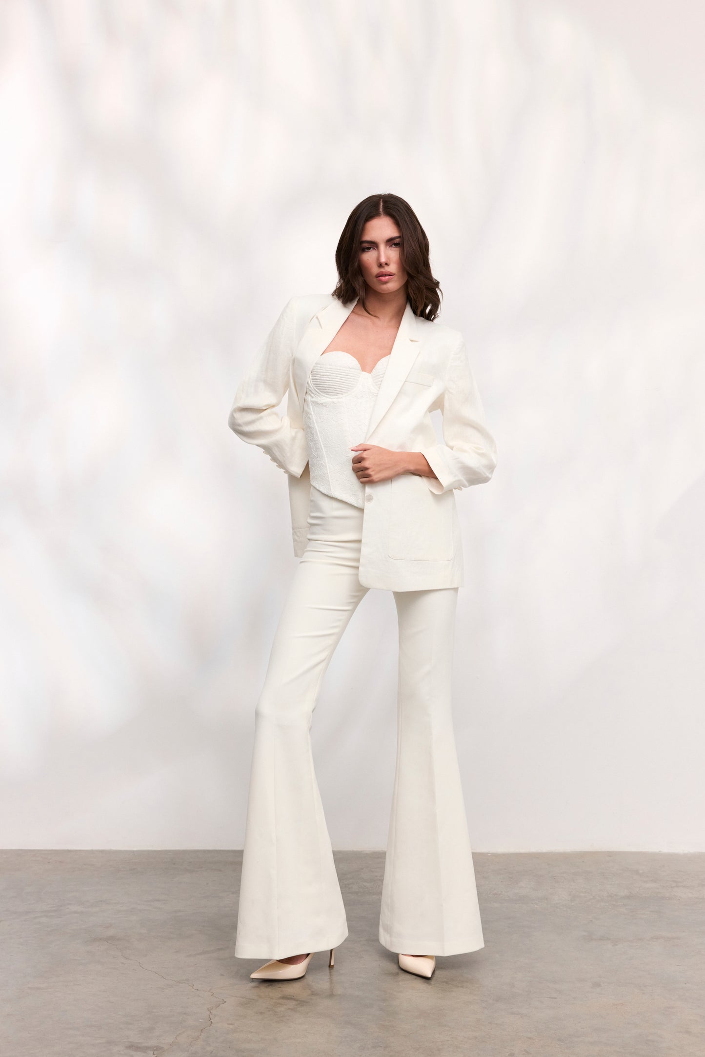 Pantaloni Freesia din crep alb